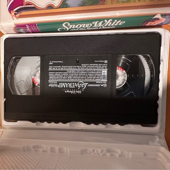Disney VHS Peter Pan, Snow White & The Seven Dwarves, The Lady & The Tramp EUC - Picture 3 of 5